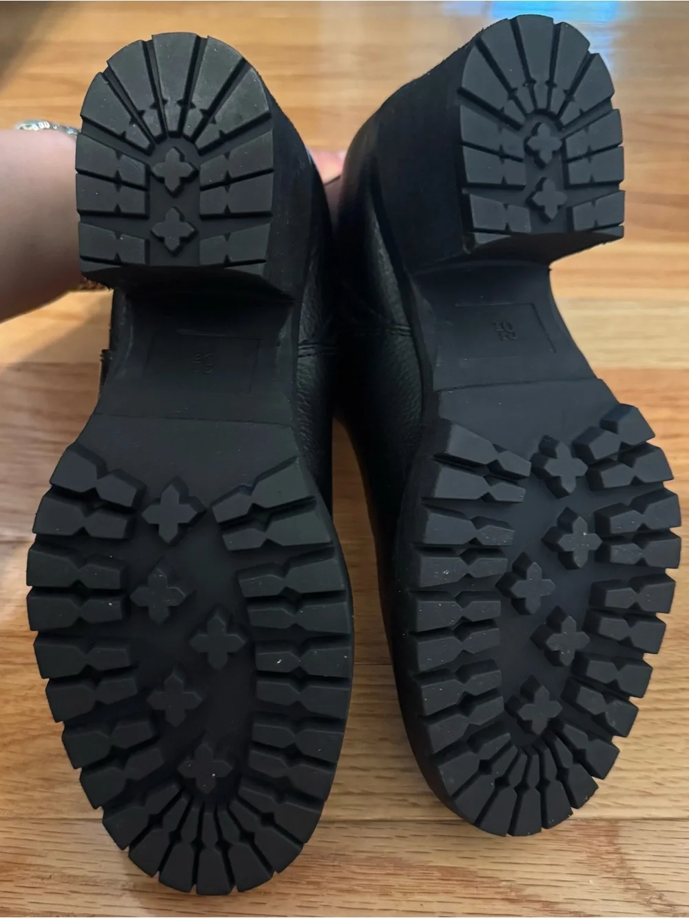 MIA black chelsea